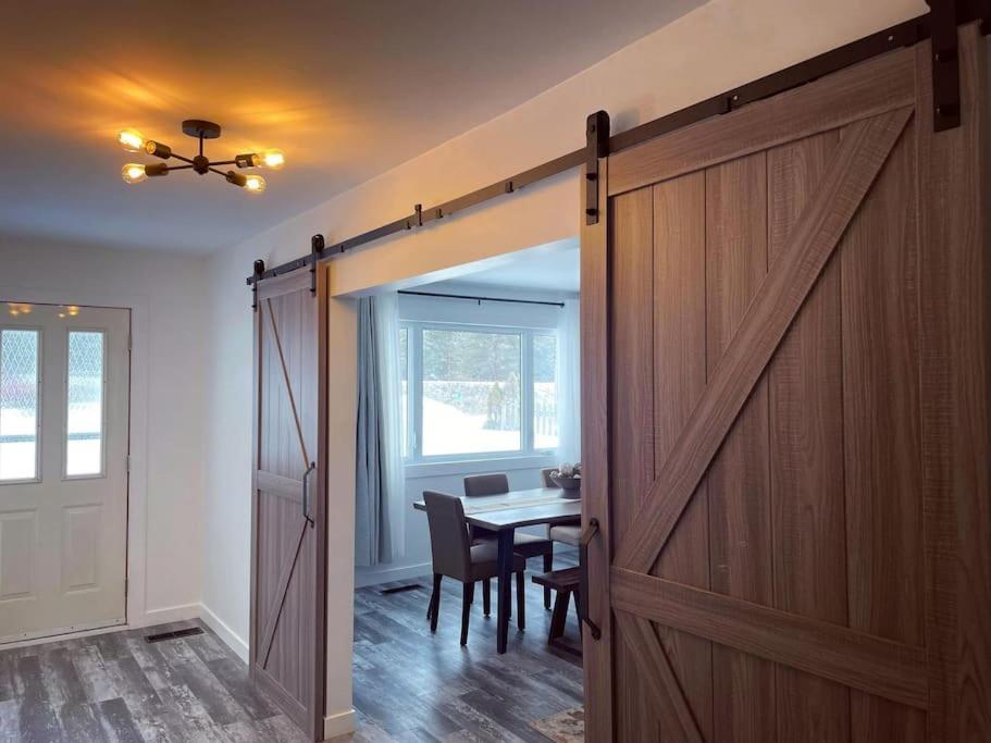 Private Cottage With Huge Private Dog Park! Barrys Bay Экстерьер фото