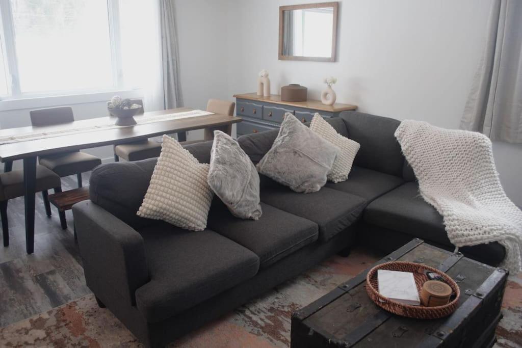 Private Cottage With Huge Private Dog Park! Barrys Bay Экстерьер фото